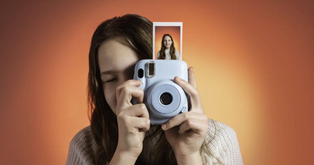 ¿Miedo a la IA? Las deepfakes orillan a los jóvenes a volver a imprimir fotos