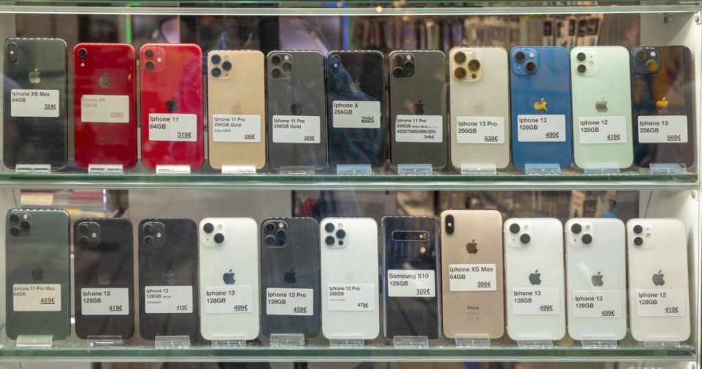 Asegurar y reparar un Samsung puede costar hasta 60% más que un iPhone