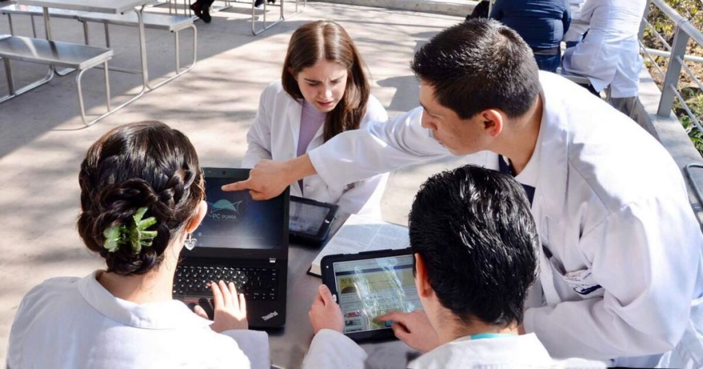 Samsung, IBM y Amazon se convierten en escuelas de tecnología en México